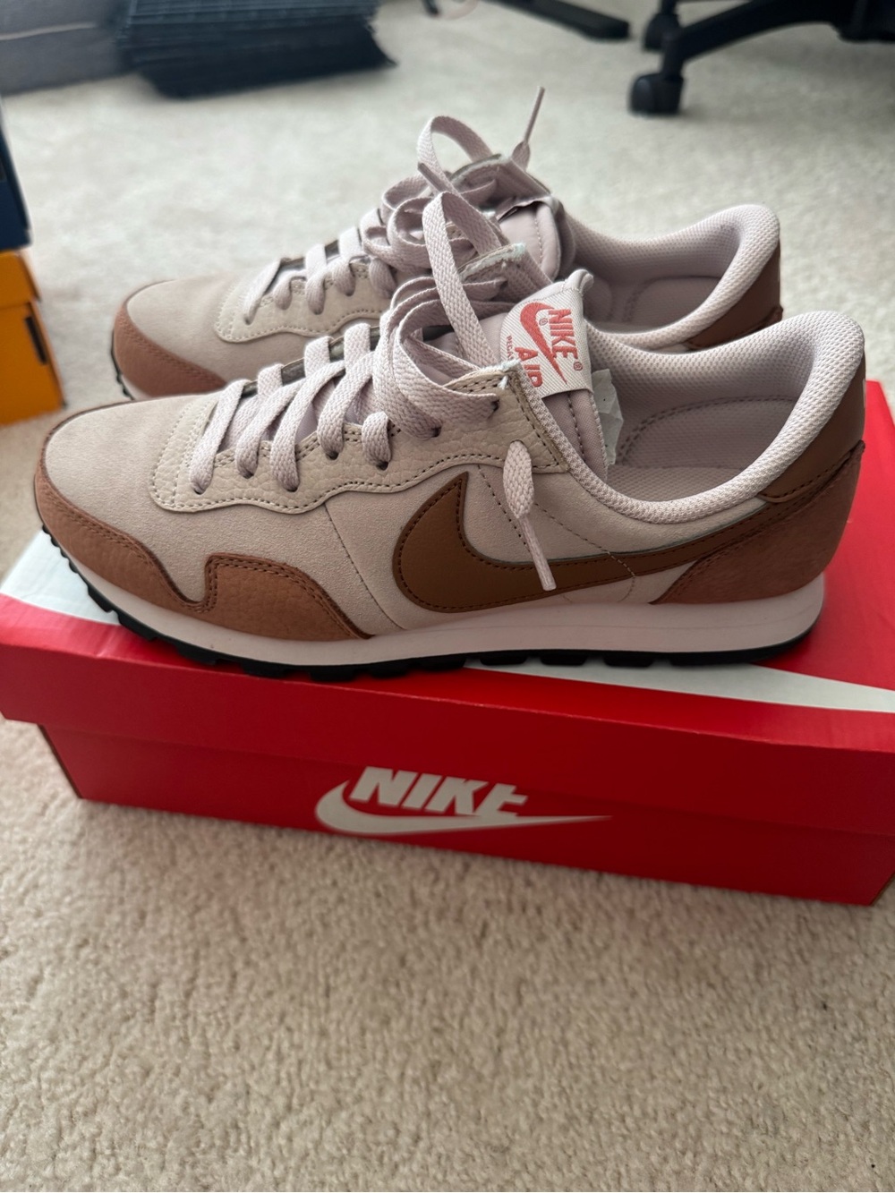 Nike Women’s Low-Top Sneakers in Light Beige and Brown - Picture 2 of 3